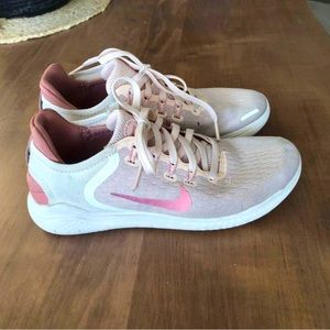 Woman’s Nike free ladies 7